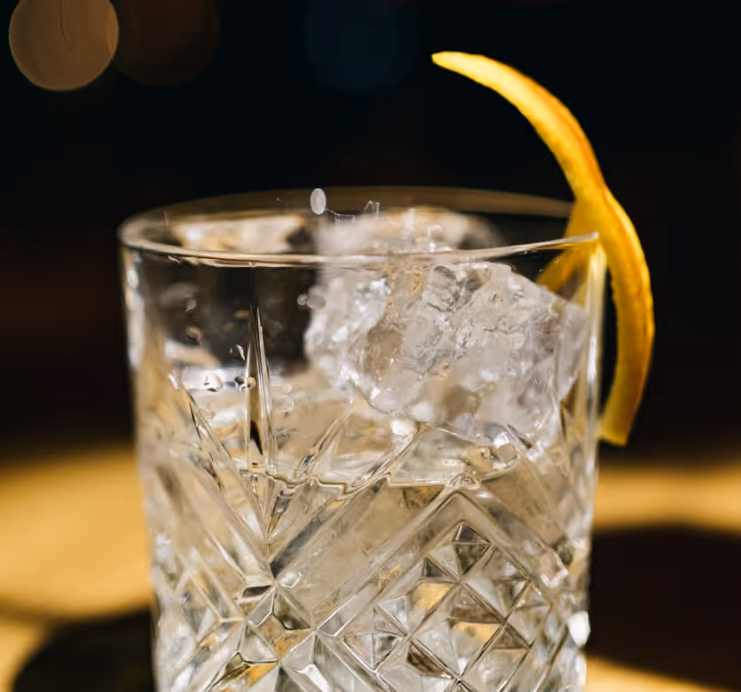 Cocktail verre et glaçon Restaurant & Bar La Ferme Saint-Amour Megève et Ferme Saint-Amour Courchevel