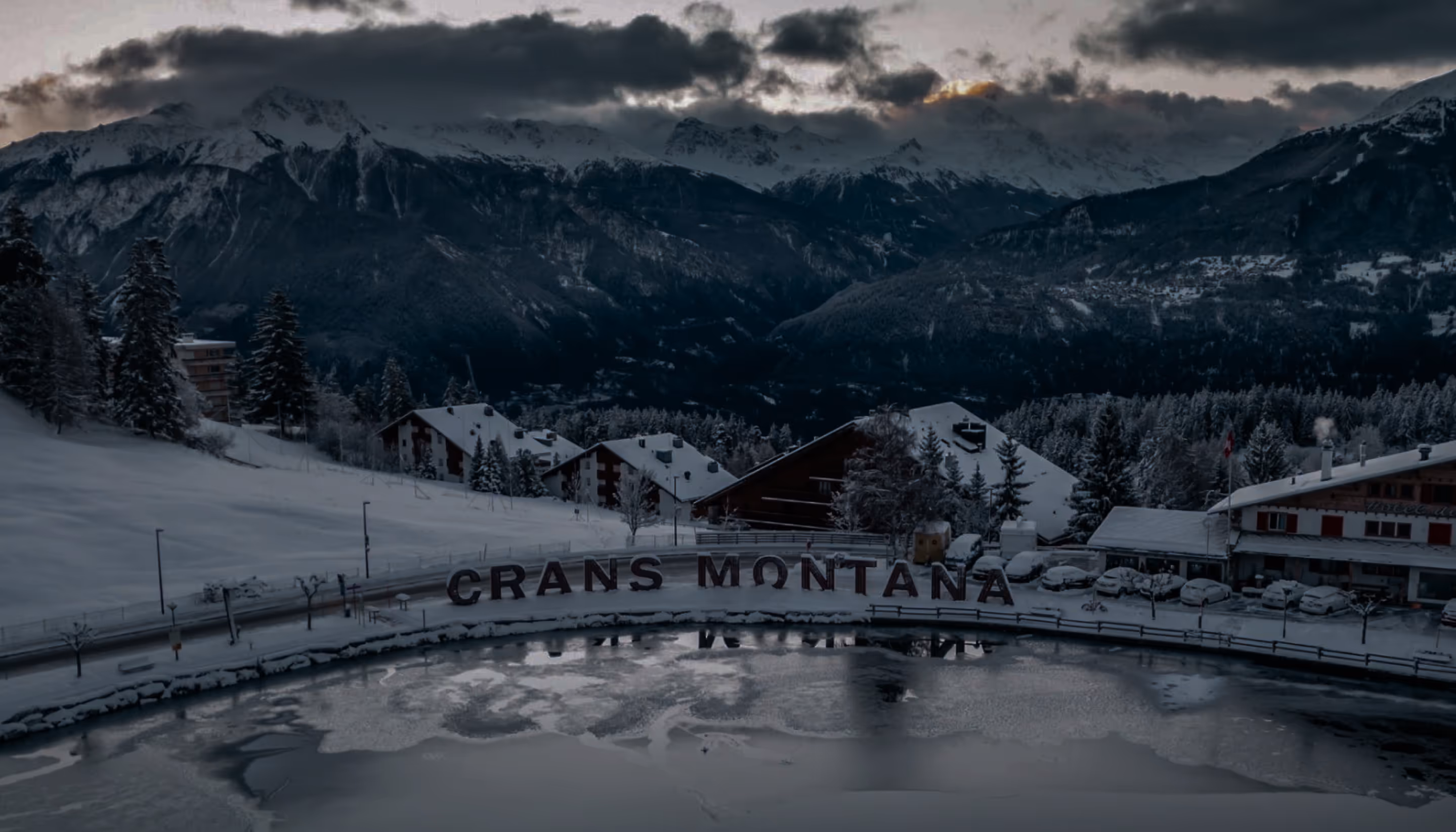 Chalets enneigés à la montagne, Ferme Saint Amour Crans Montana