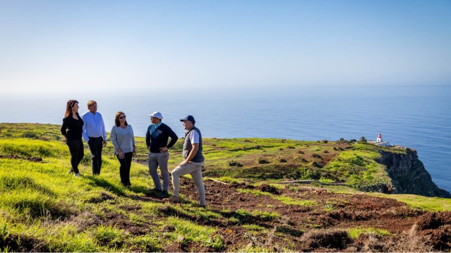 Une image contenant plein air, herbe, ciel, faire de la randonnéeLe contenu généré par l’IA peut être incorrect.