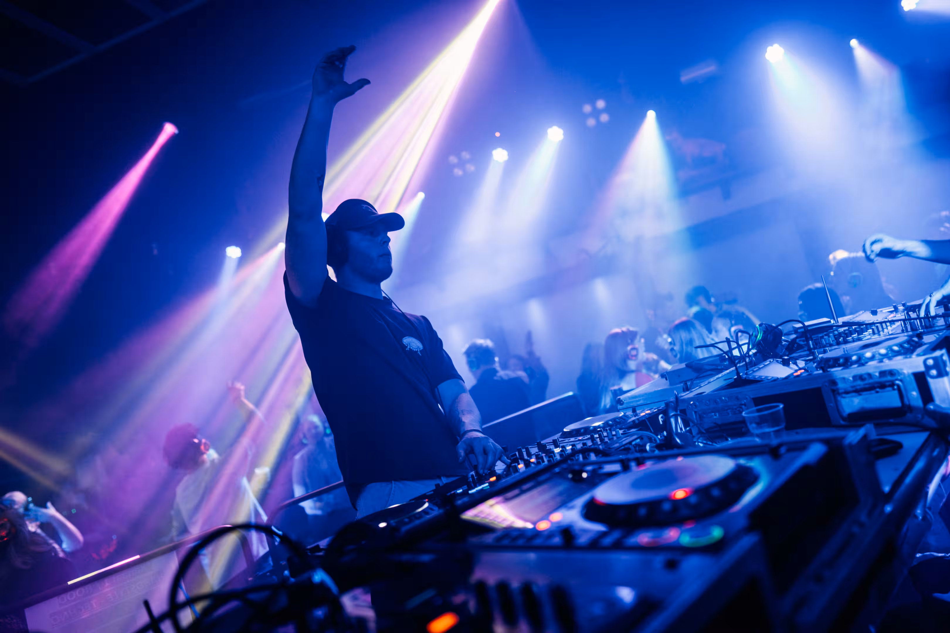 Silent disco feest met draadloze koptelefoons