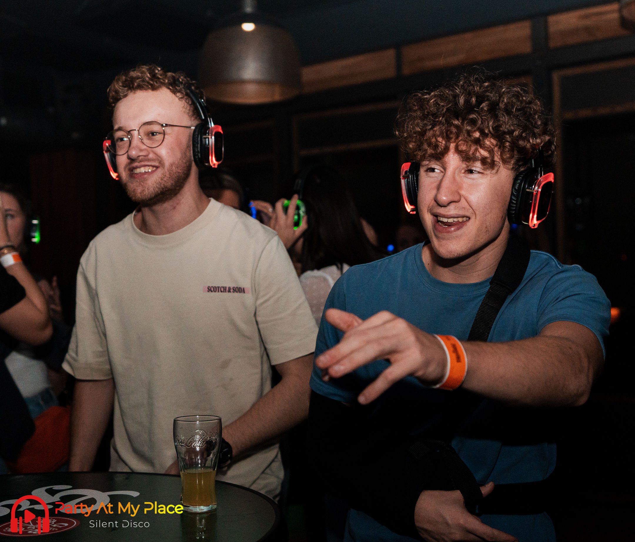 Silent disco set tijdens een evenement