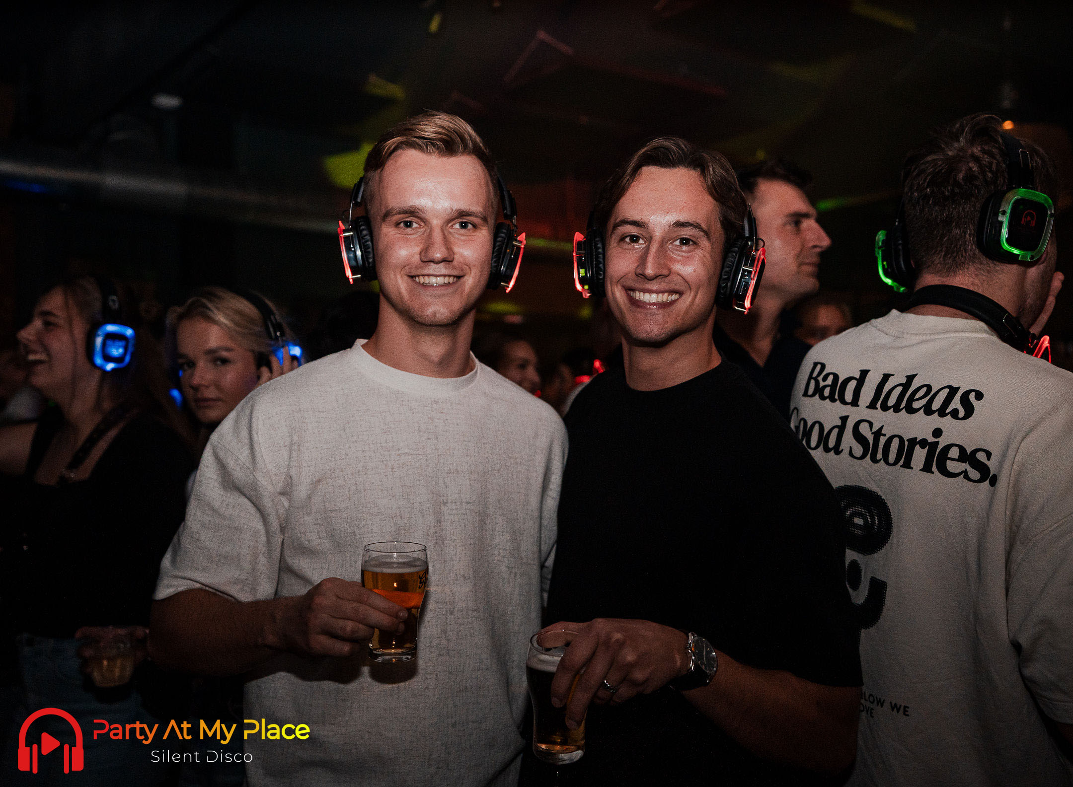 Feest met silent disco koptelefoons