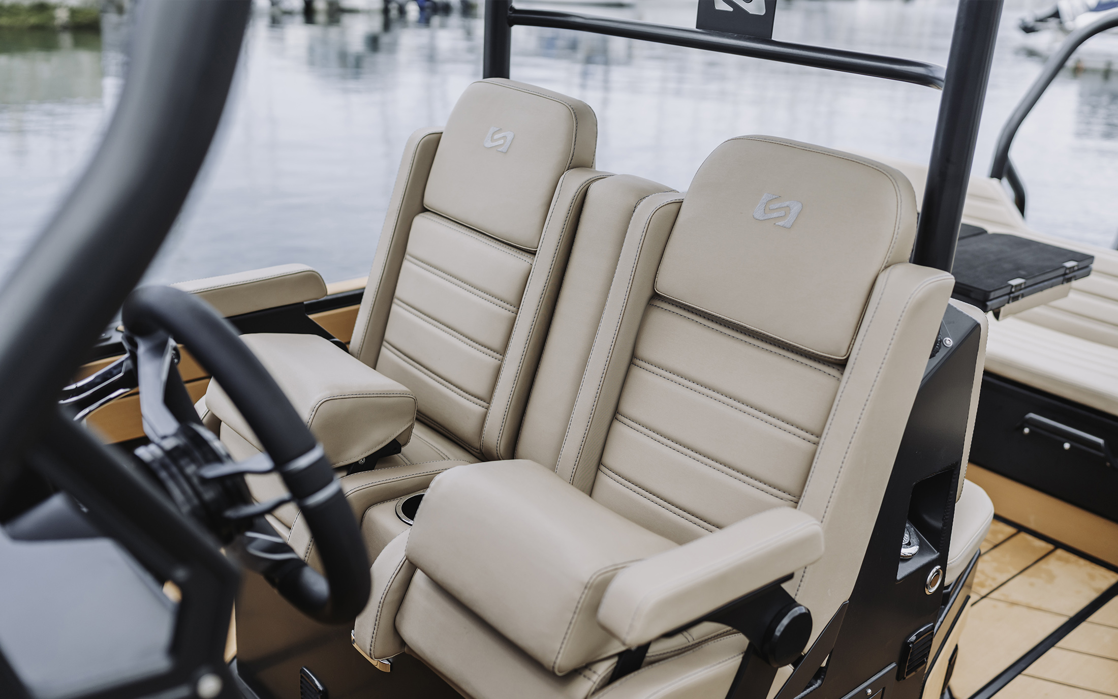 El Spirit 700 es el modelo insignia de AQUASPIRIT. Lancha RIB de Aluminio