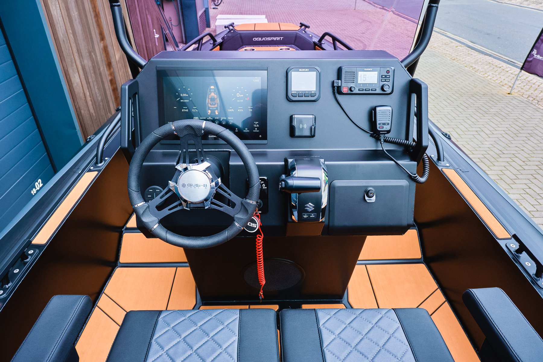 Dasboard and central console of premium aluminium RIB boat, Aquiaspirit s585 