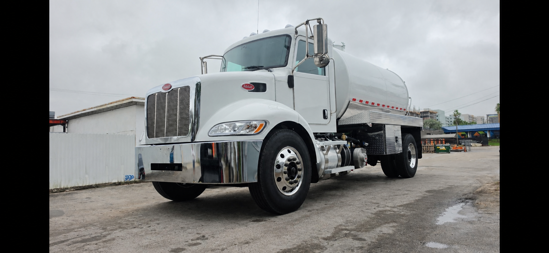 2016 Peterbilt 330 - 2500g