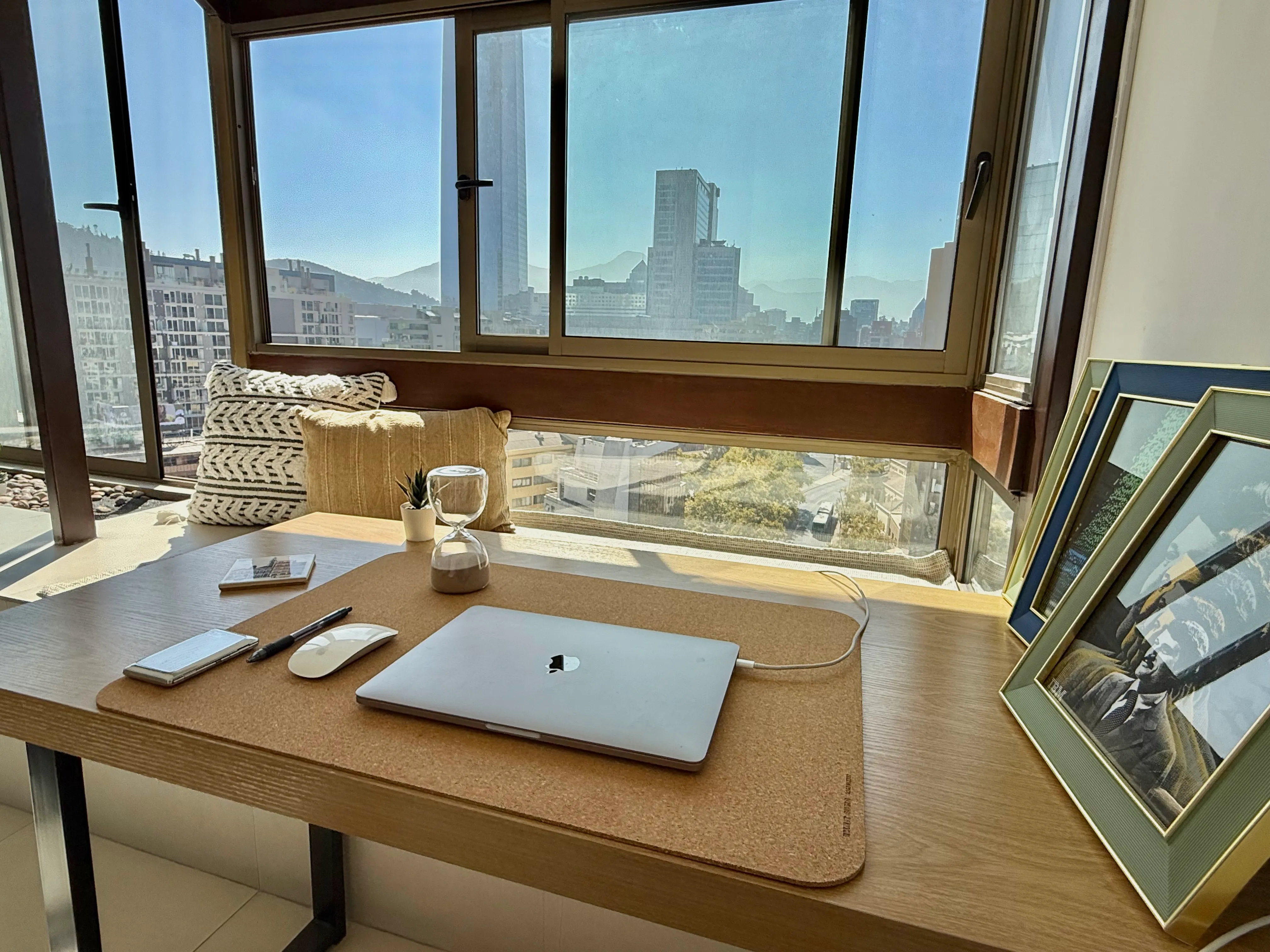 Private Suite152 workspace with modern desk, high-speed Wi-Fi, and bright natural light.