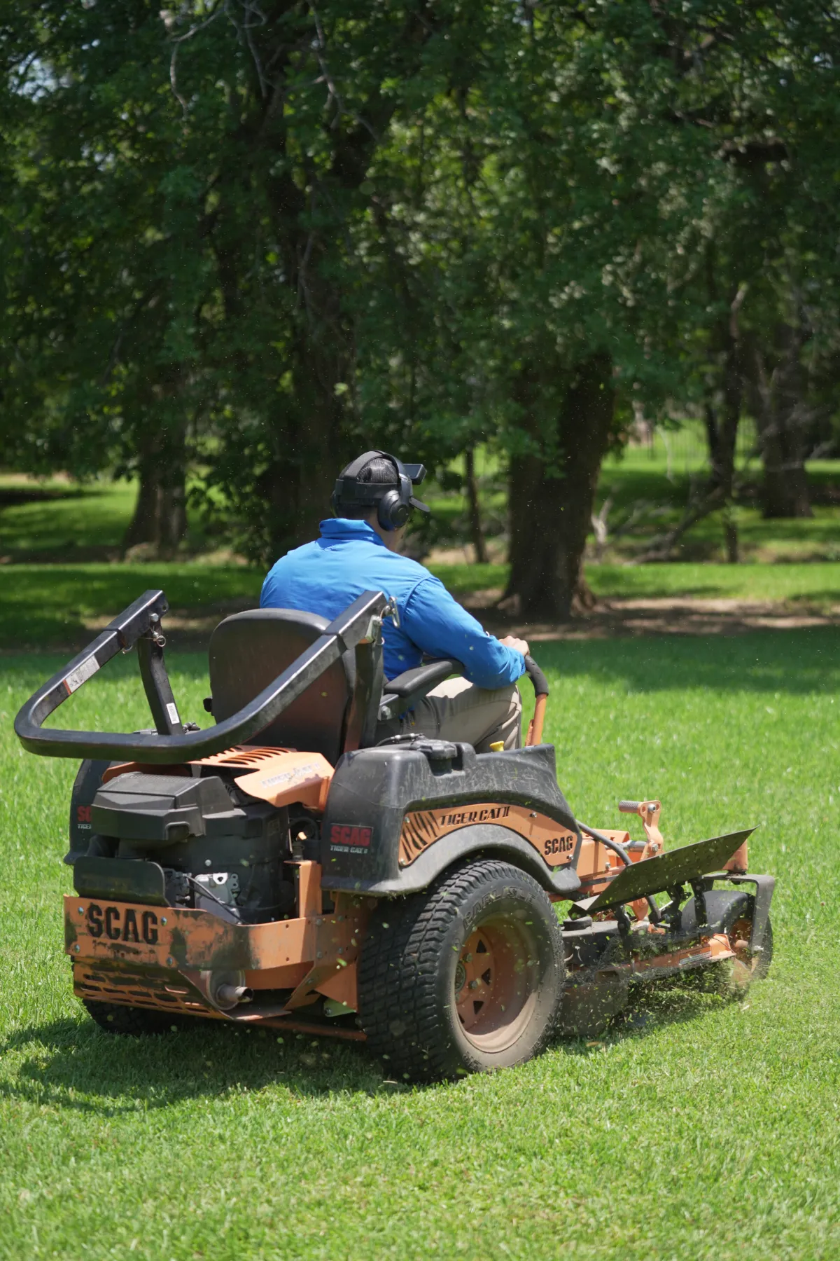 commercial lawn maintenance