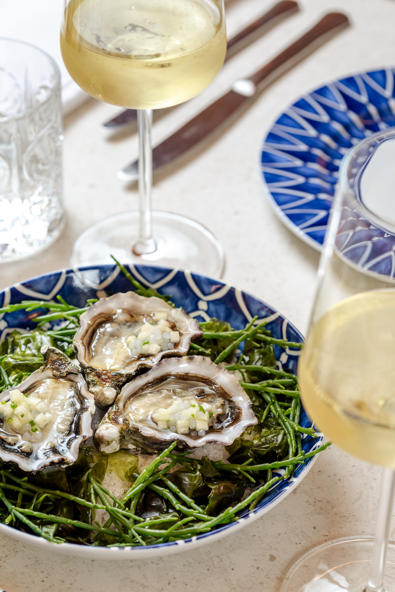 Elegant dining setup at Mirsal Restaurant featuring refined décor and Mediterranean cuisine – Palacio de Tavira