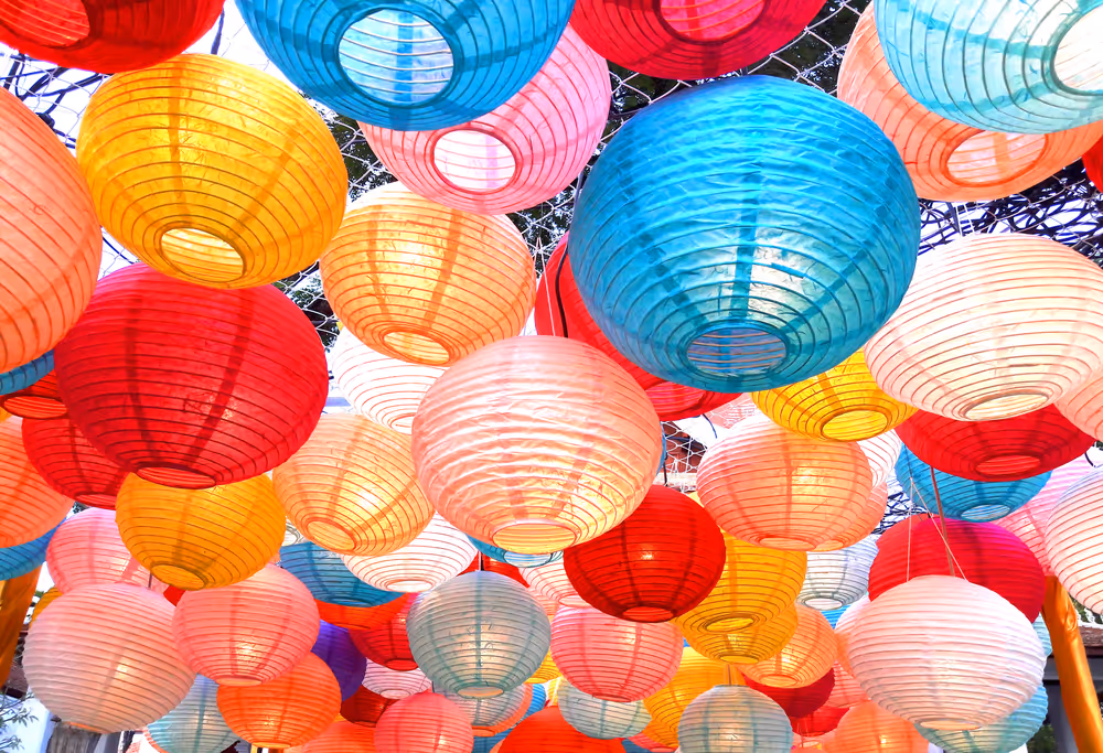 wp 2019 04 paperlanternsstrungupout 664049