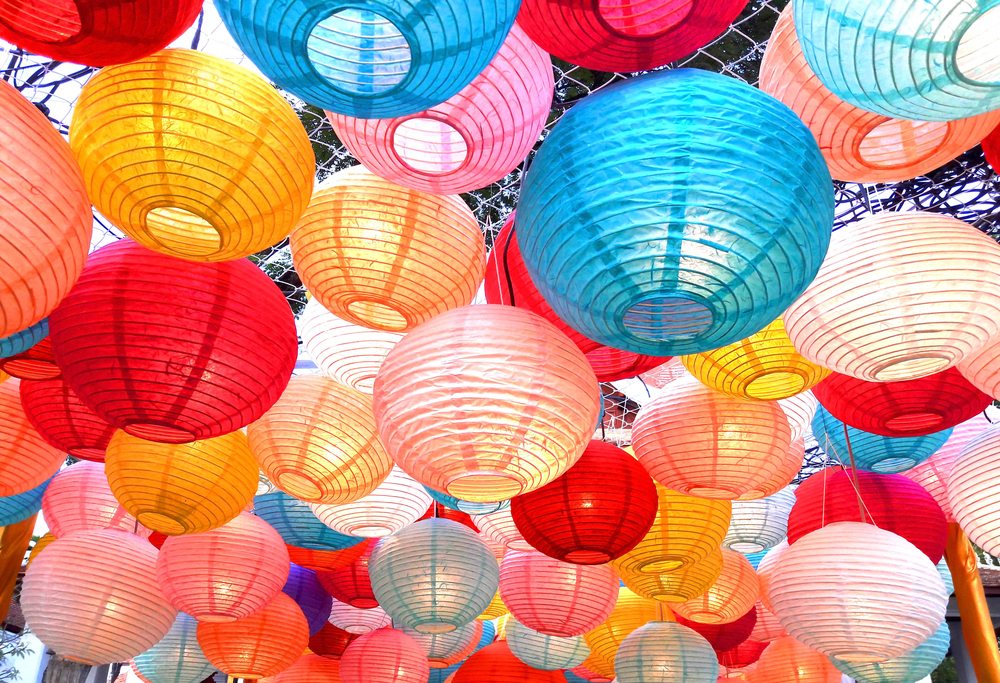 wp 2019 04 paperlanternsstrungupout 664049