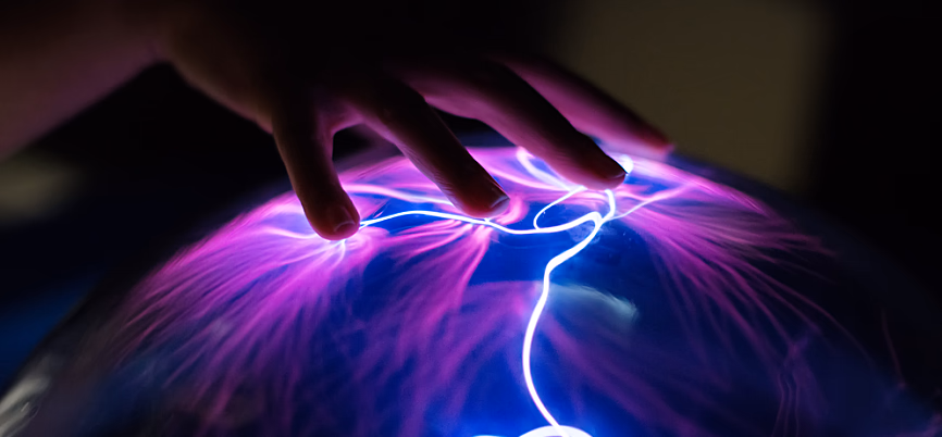 wp 2019 07 womanshandtouchingplasma 711845