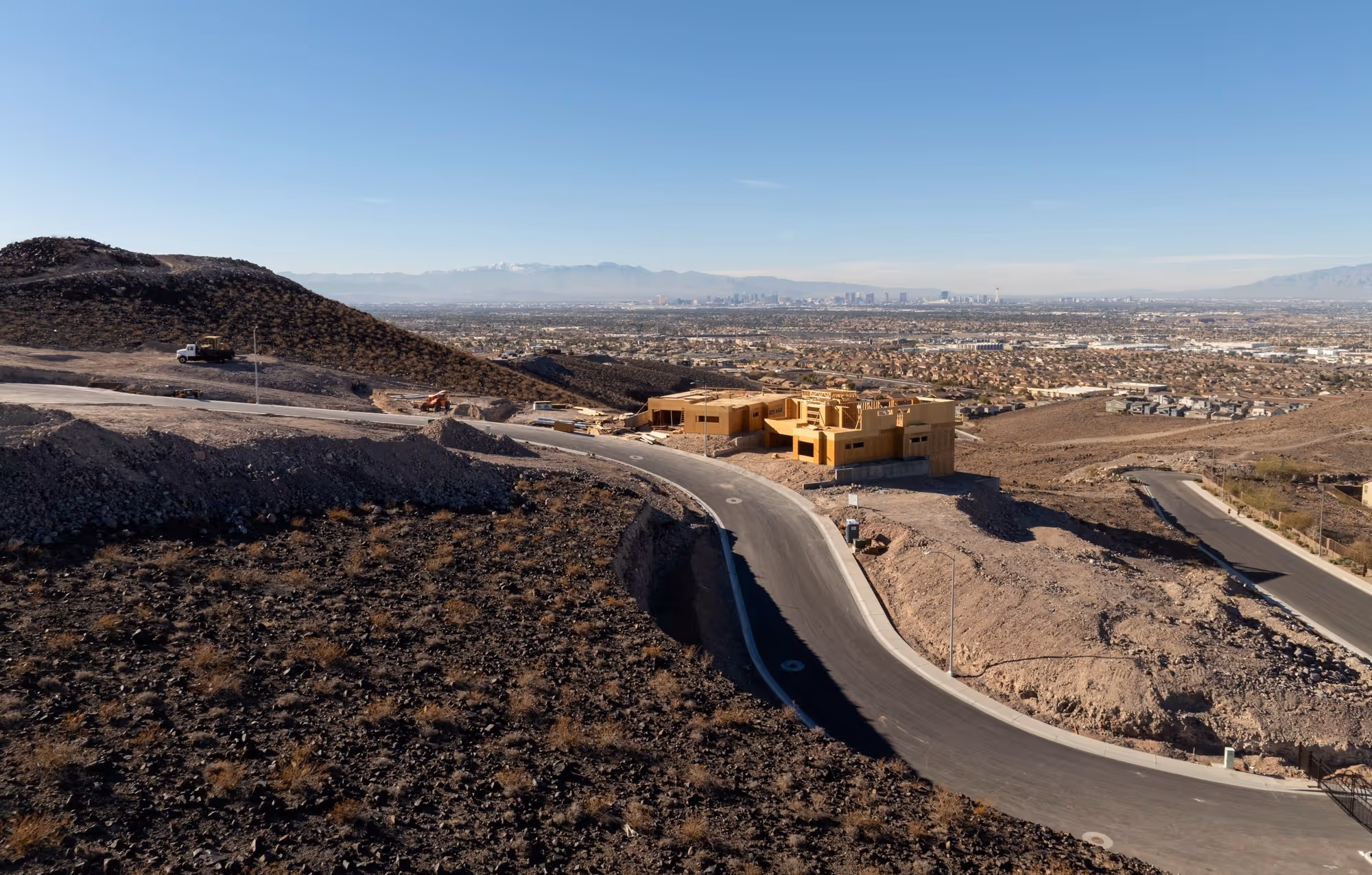 The road to the Alta Vista development