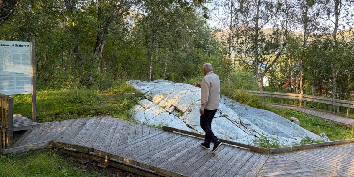 Kulturverndag-Helleristningene på Tennes