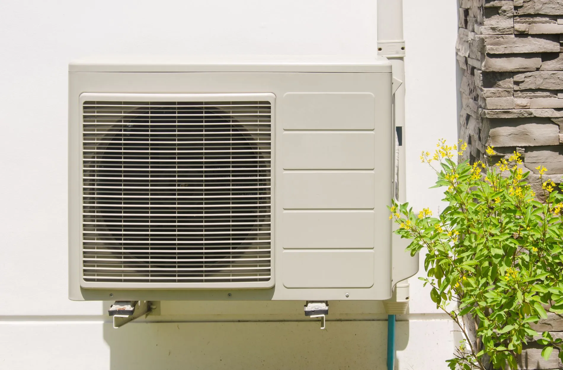 Should You Replace or Repair Your Old AC System