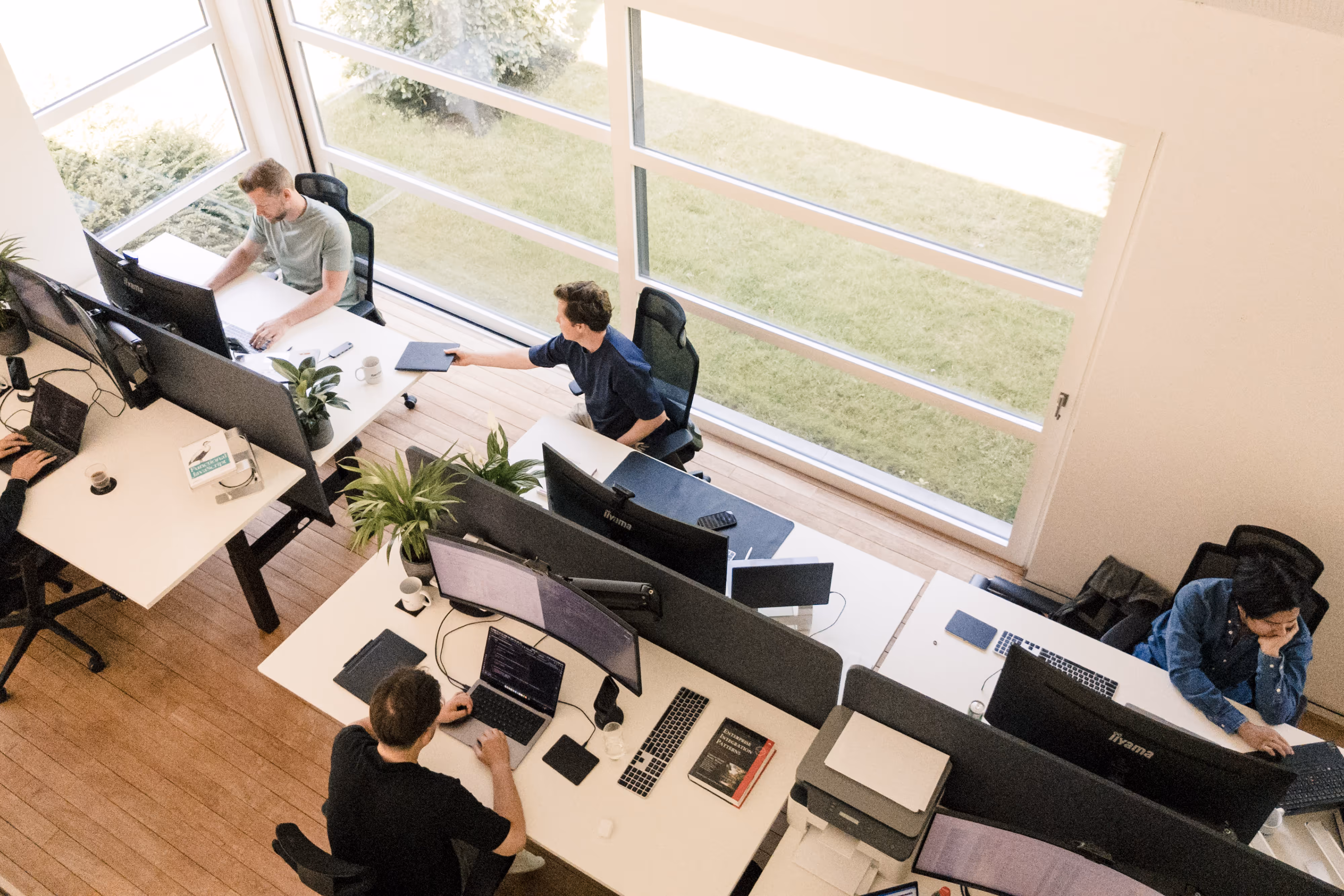 Working drone desks all