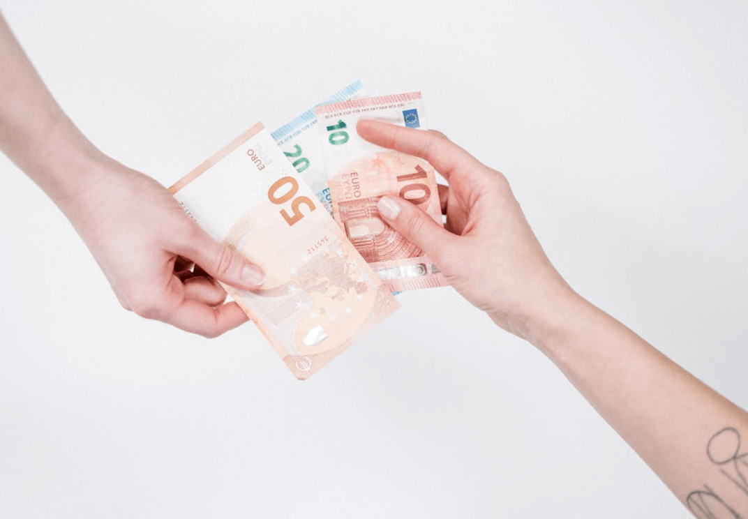 room, tour leader, generally, tip guides, tour price, service, most guides, money, paid, world, cash, guests, europe, trip, advance, rest, euros
