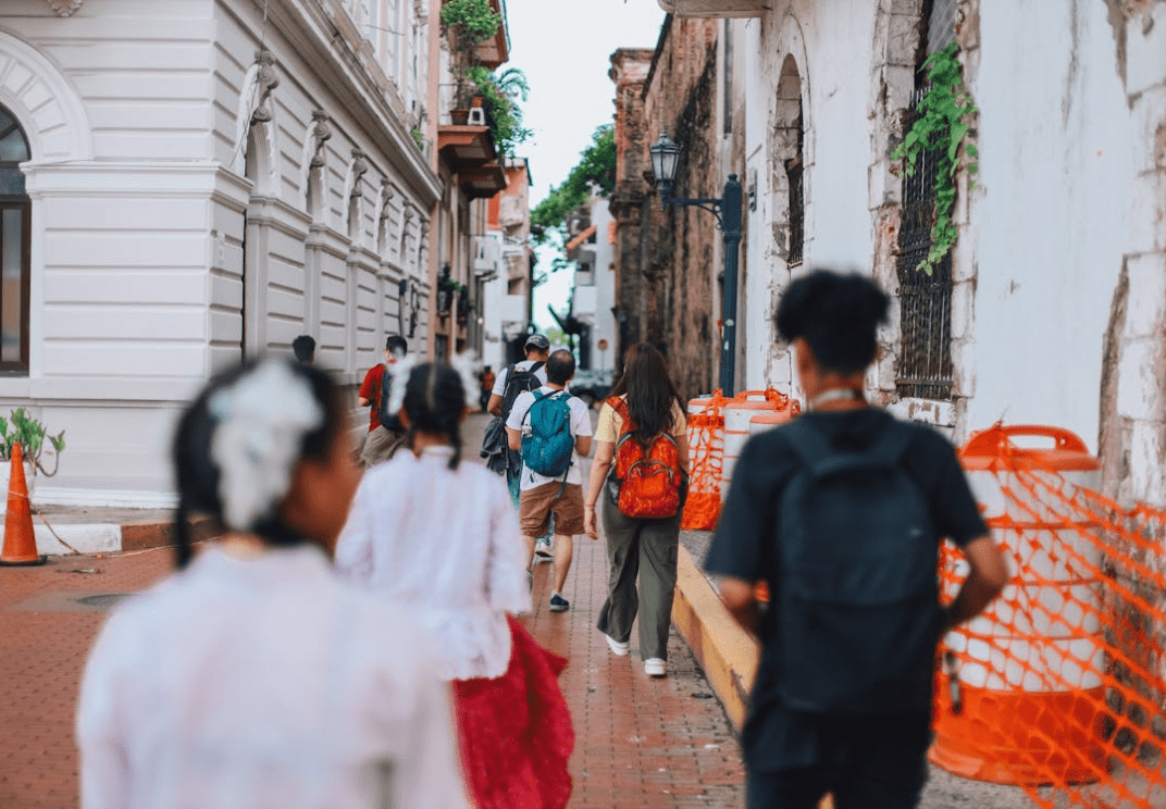 family, group, country, driver, paid, tour company, tour guide, tour leader, few euros, one dollar, local guides, good service, service, guests, company