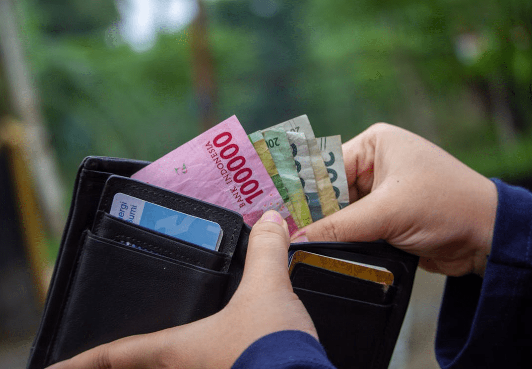 service, cash, dollars, paid, country, company, one dollar, taxi ride, tour leader, tour company