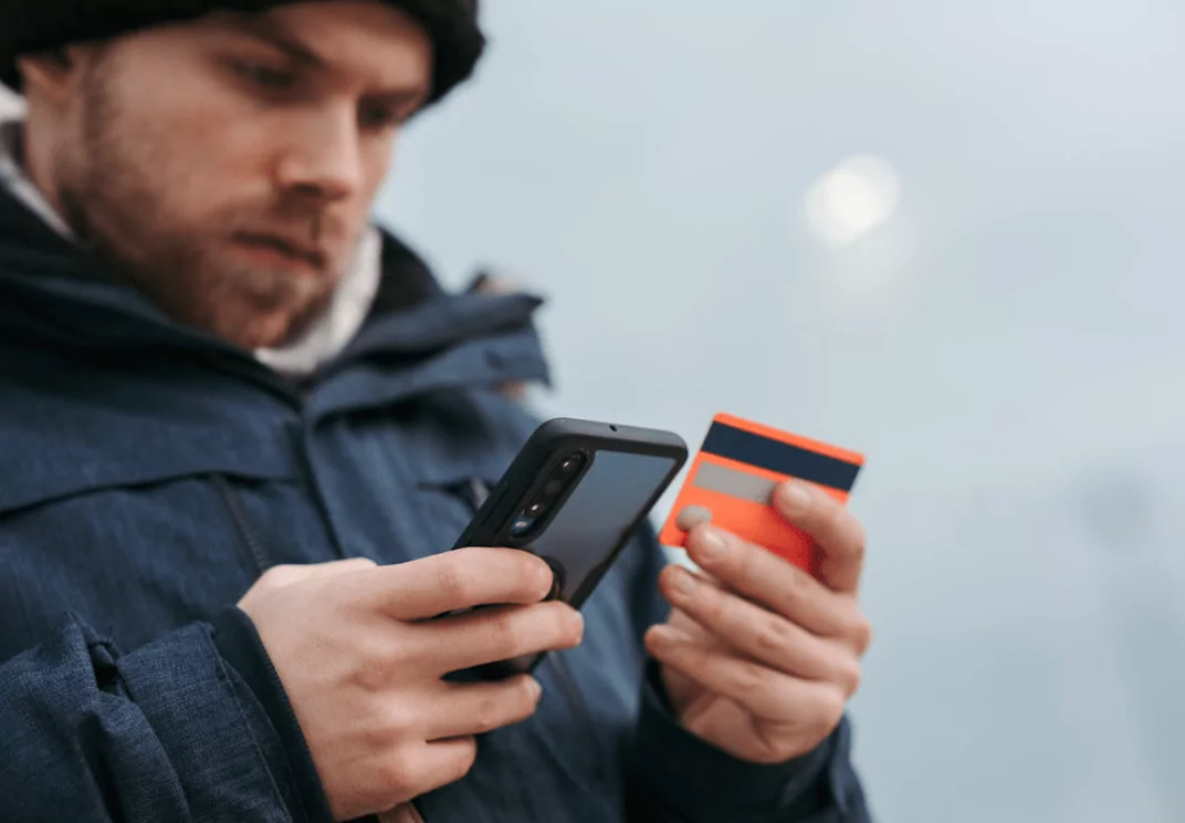 calling, listing, vacation, websites, request, reviews, host, company, ticket, travelers, phone, airbnb, refund, reservation, hotel, person, booking, claiming, contact, travel agencies, credit card details, tourist sites, sending money, scammers, money, scams, pay, red flag, airline
