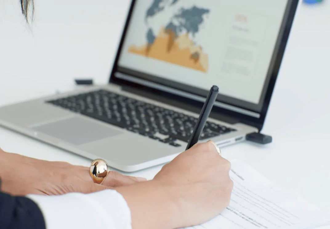 scammers, money, scams, guest, pay, guest, person, refund, hotel, airbnb, link, calling, vacation