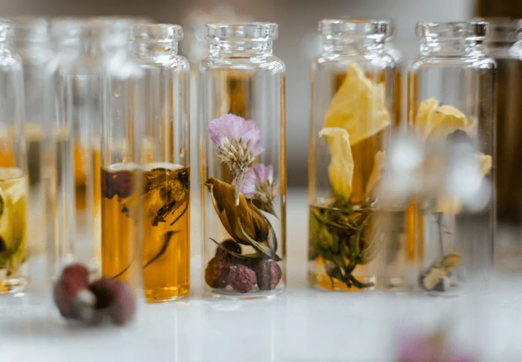 scented candles, evoke pleasure, multiple different senses, semantics based scent category, coffee like scent