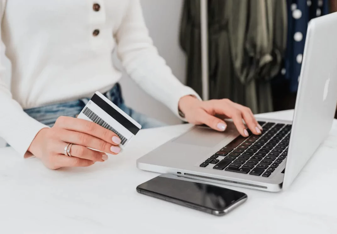marketing strategy, personalized support, market trends, brand value, seasonal discounts, attract customers, dynamic pricing, discount strategies, offer discounts, pricing strategies, tiered pricing, free gift, lower prices, perceived value, customer loyalty, profit margins
