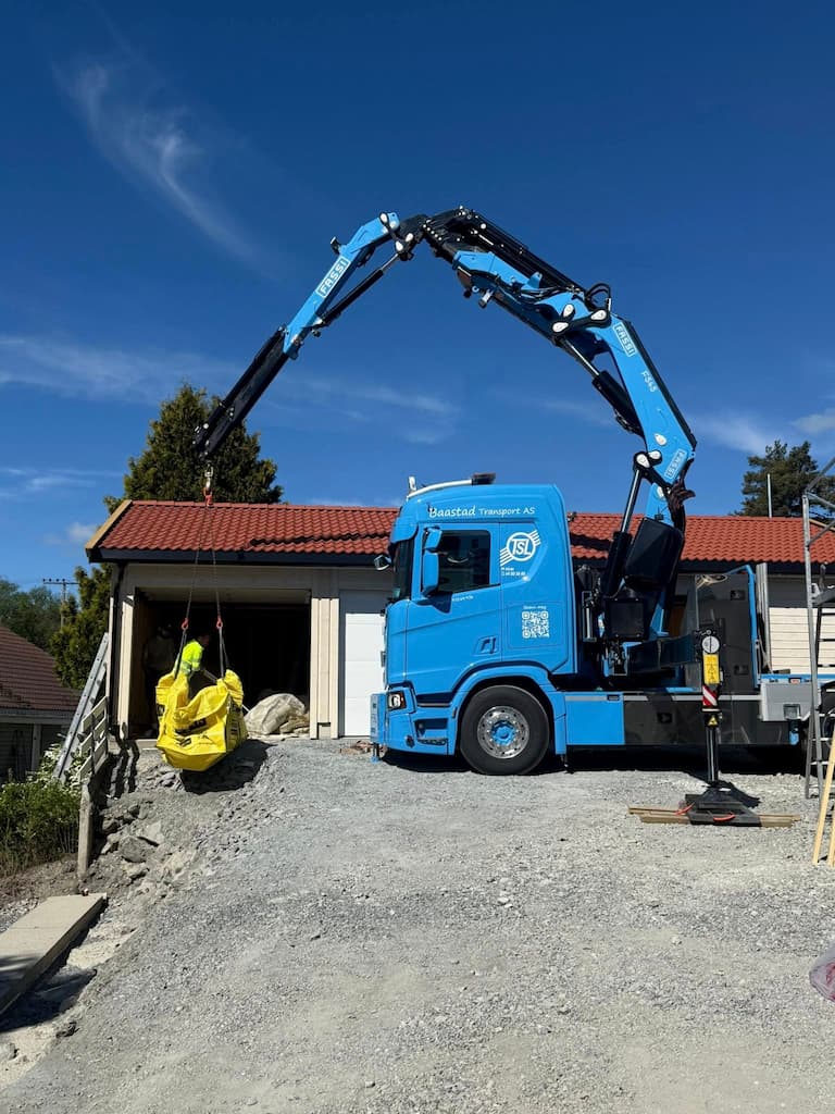 Baastad Transport kraner på oppdrag