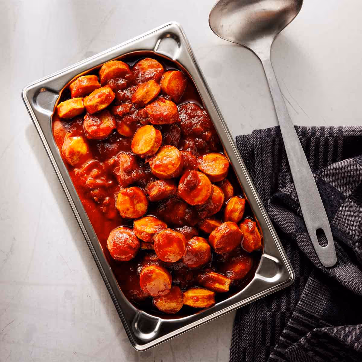 Aluminiumbox mit Stadionliebe Currywurst von oben