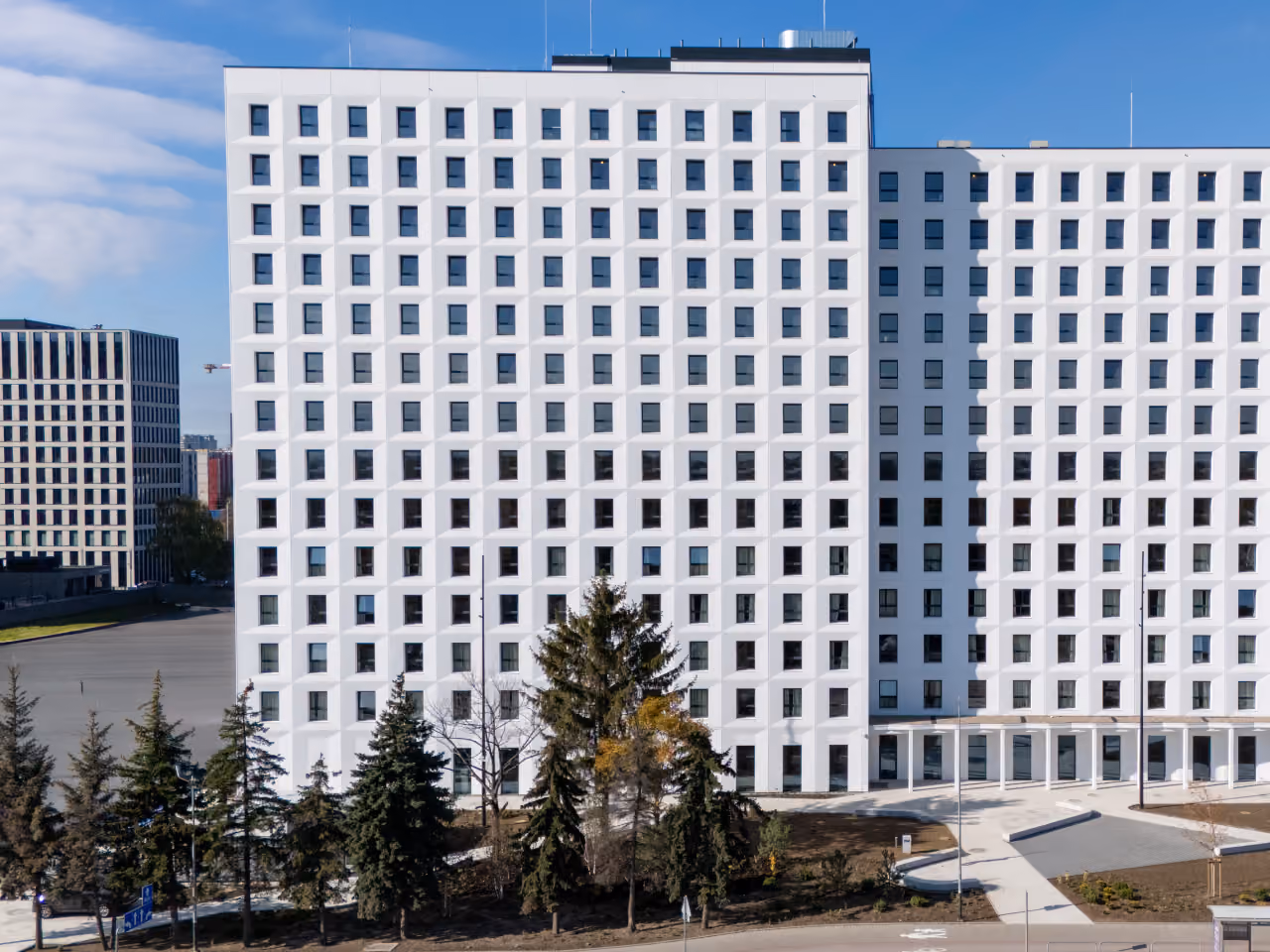 Будівля гуртожитку StudentSpace на Al. 29 Listopada 98 у Кракові.