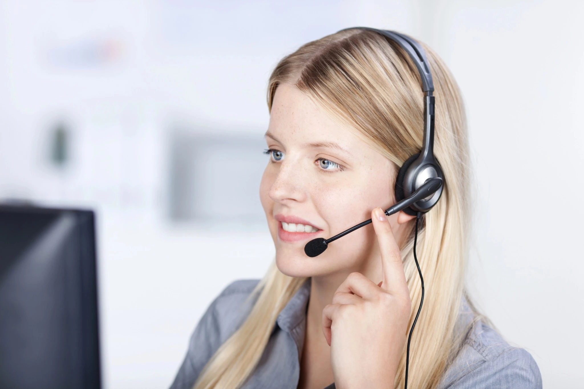 call-answering-services-blonde-agent-headset
