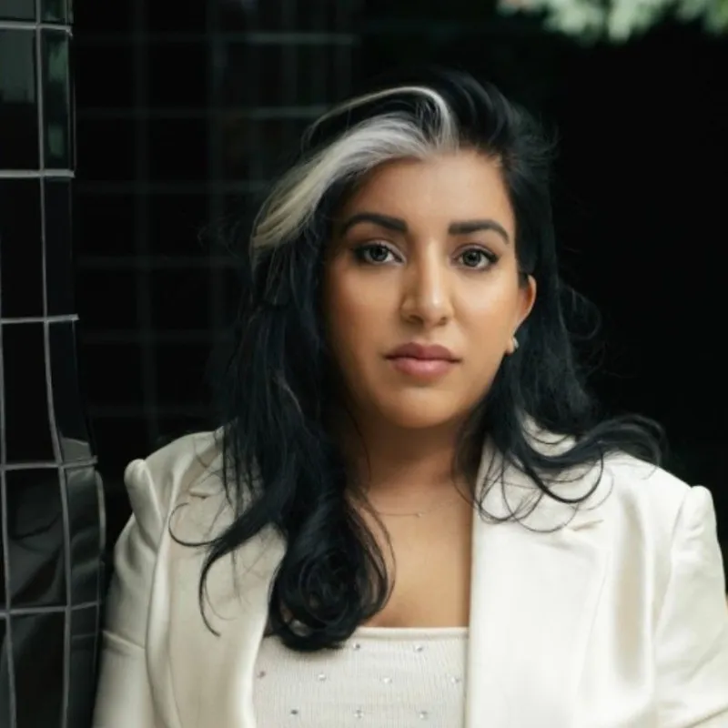 Ela vende B2B (Saarika Chotai)