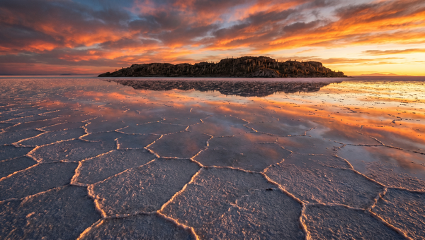 Bolivia hero -- Salar de Uyuni salt flats