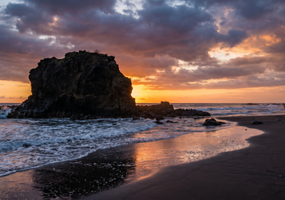 El Salvador -- El Tunco beach rock formation