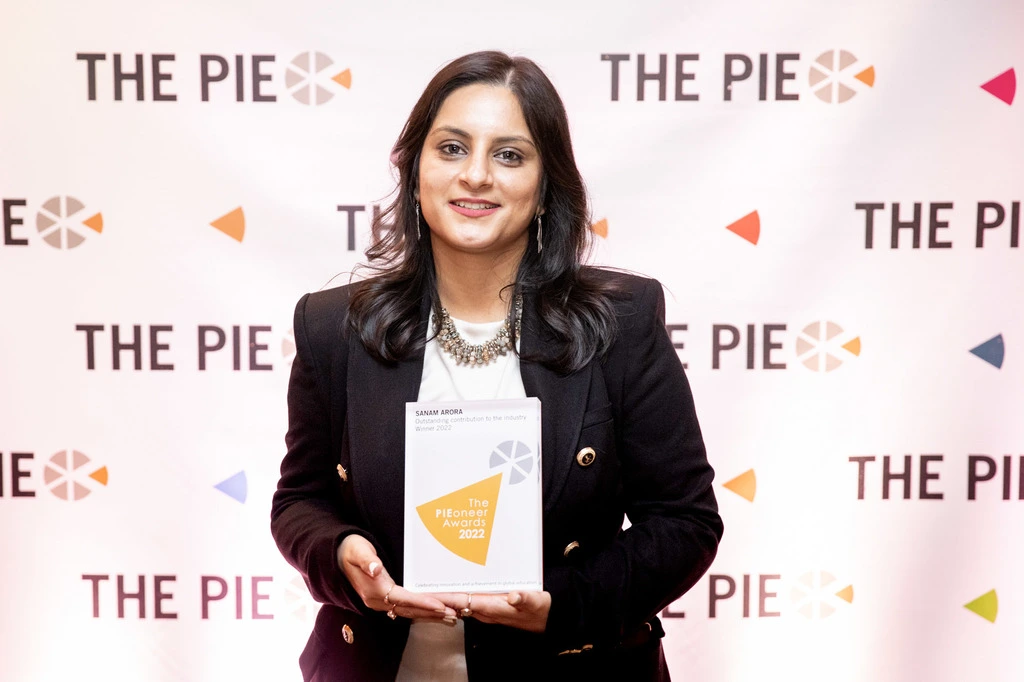 Photos of awards, certificates or stage moments