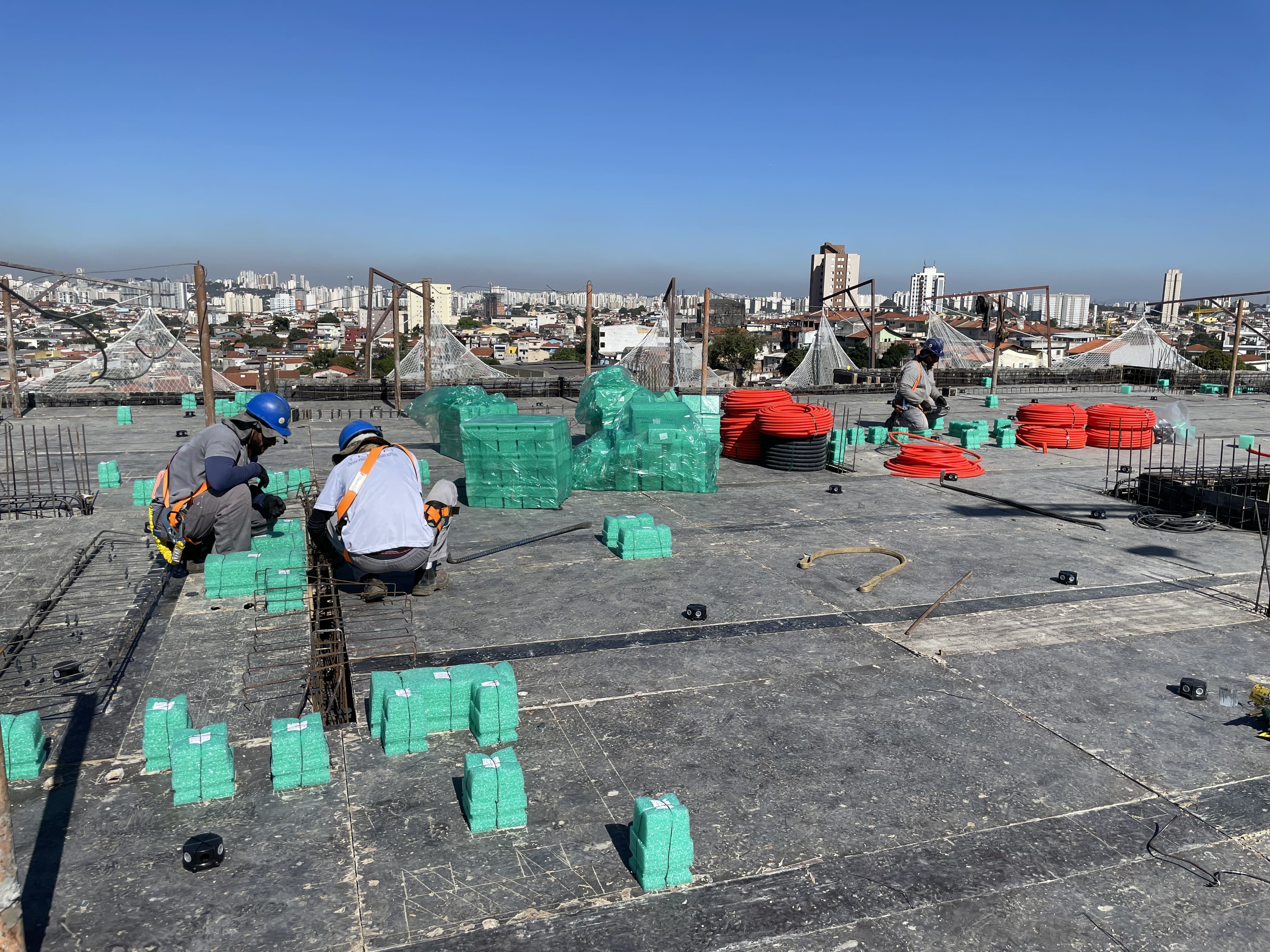 Fixação das passagens de hidráiulica