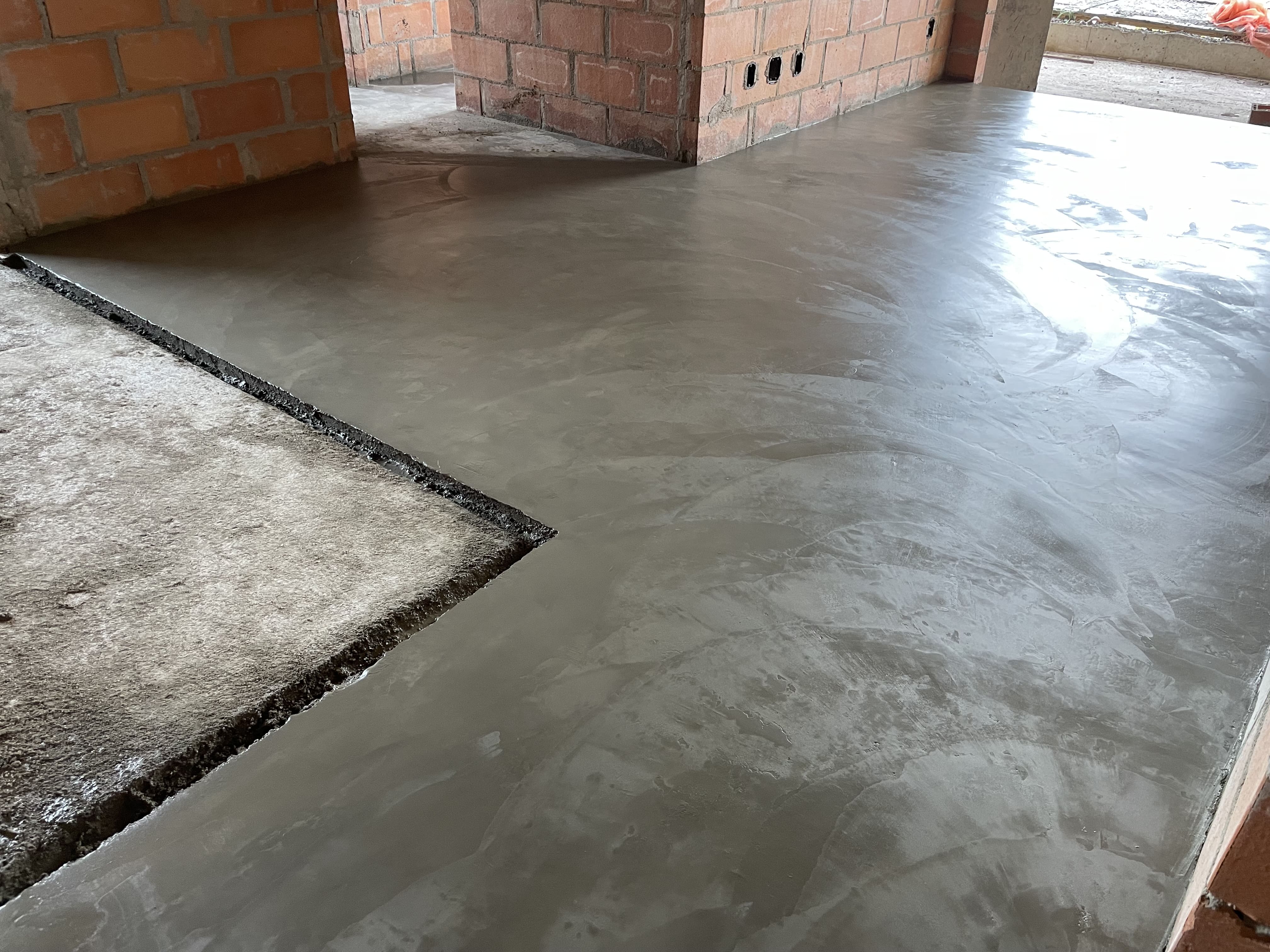 Execução de contrapiso interno do apto tipo