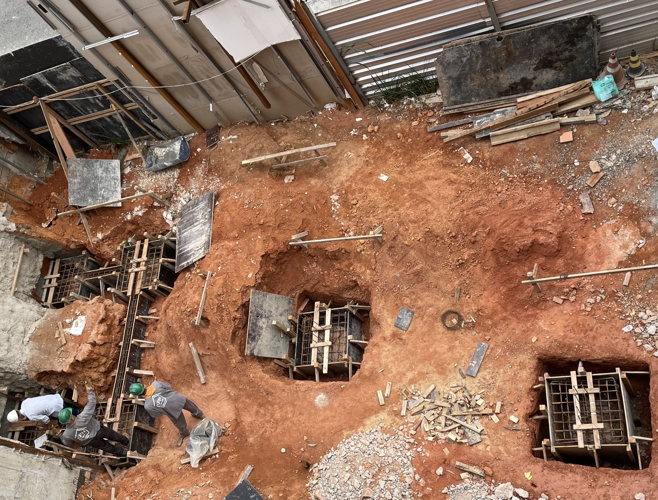 Fundação da lixeira e rampas