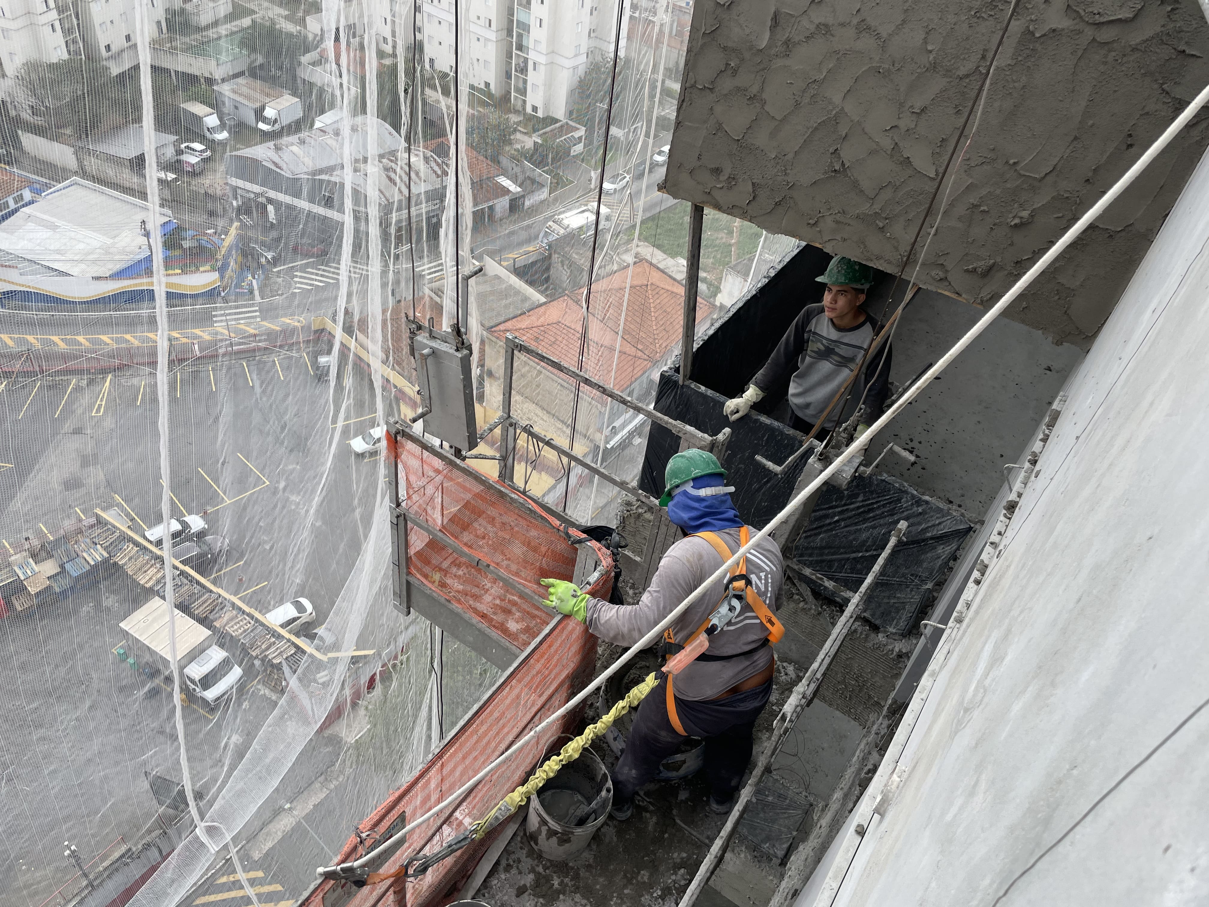 Aplicação de massa na fachada