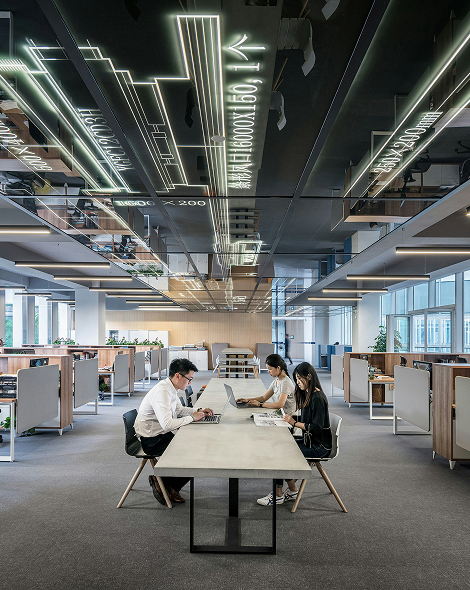 Minimal fintech website design with big fonts