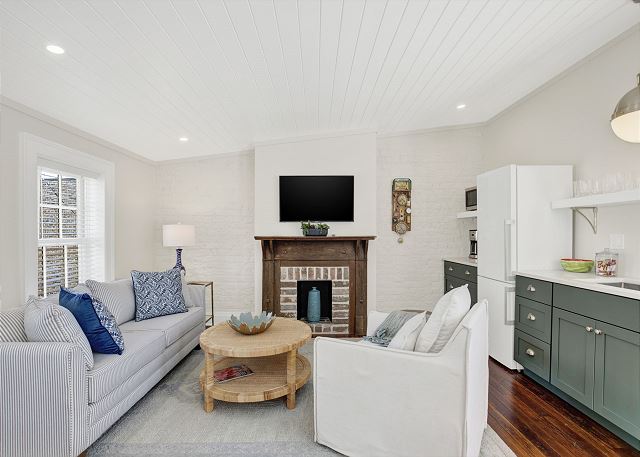 412 E Taylor Street Carriage House Savannah, Georgia 31401