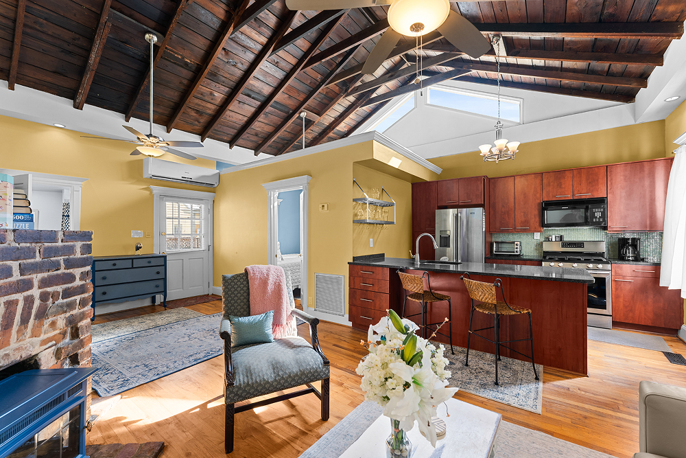 526 E Charlton Street Savannah, Georgia 31401