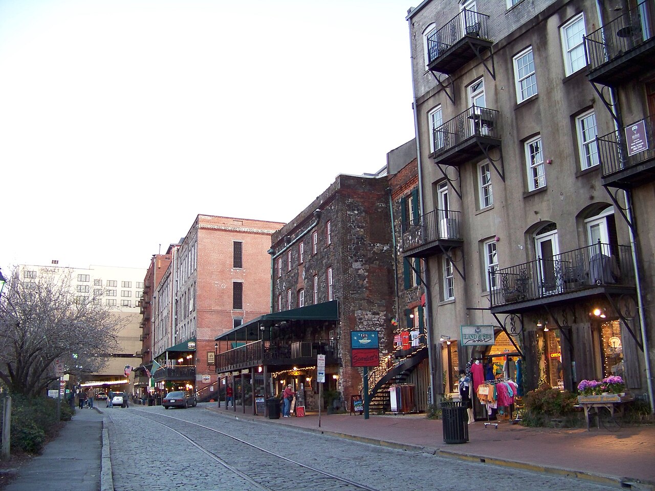 A Local's Guide to Savannah's Historic District