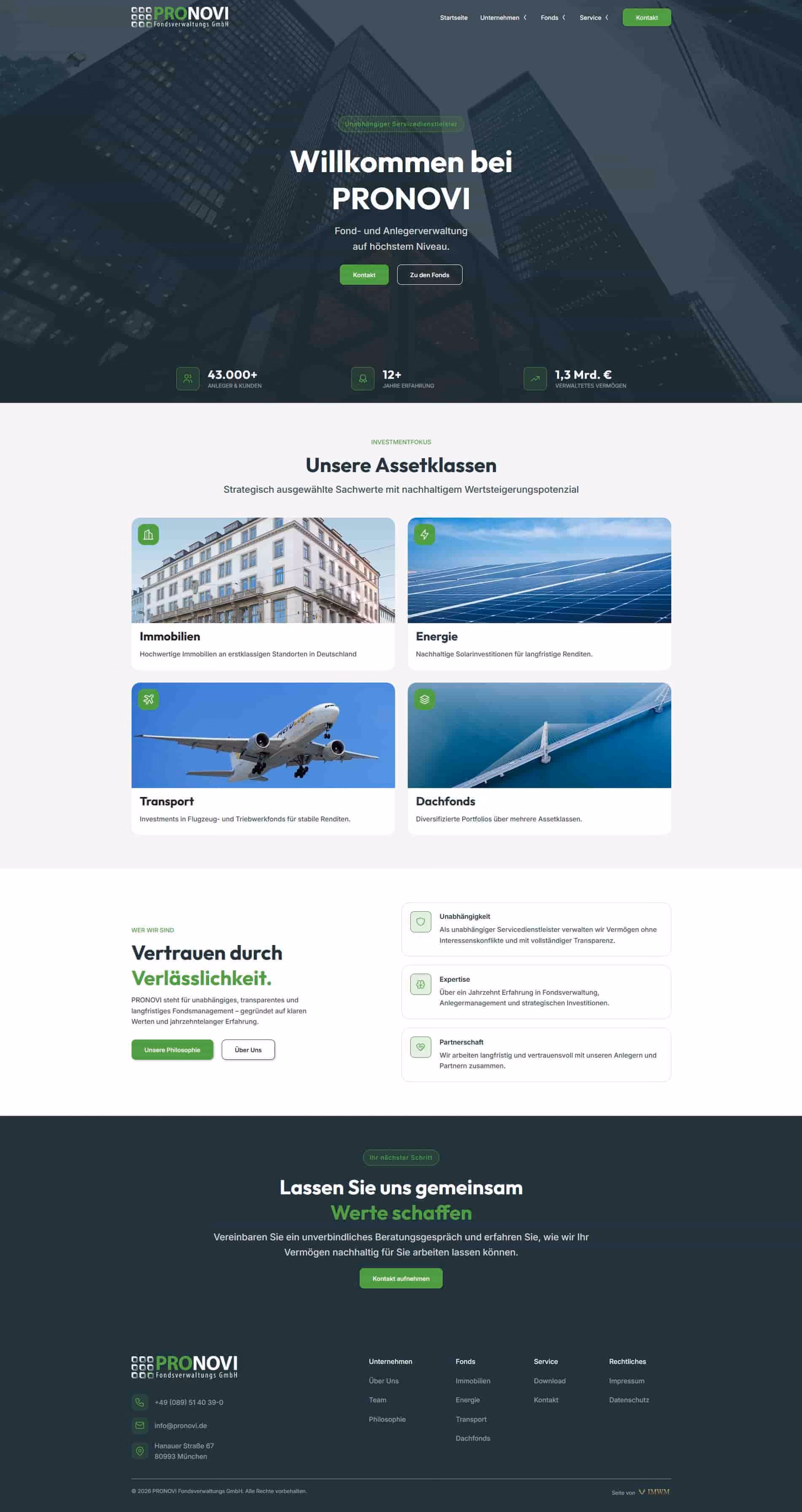 Website-Startseite von PRONOVI mit Willkommensnachricht, Fonds- und Anlegerverwaltung, Anlageklassen wie Immobilien, Energie, Transport und Dachfonds, Unternehmenswerte und Kontaktinformationen.