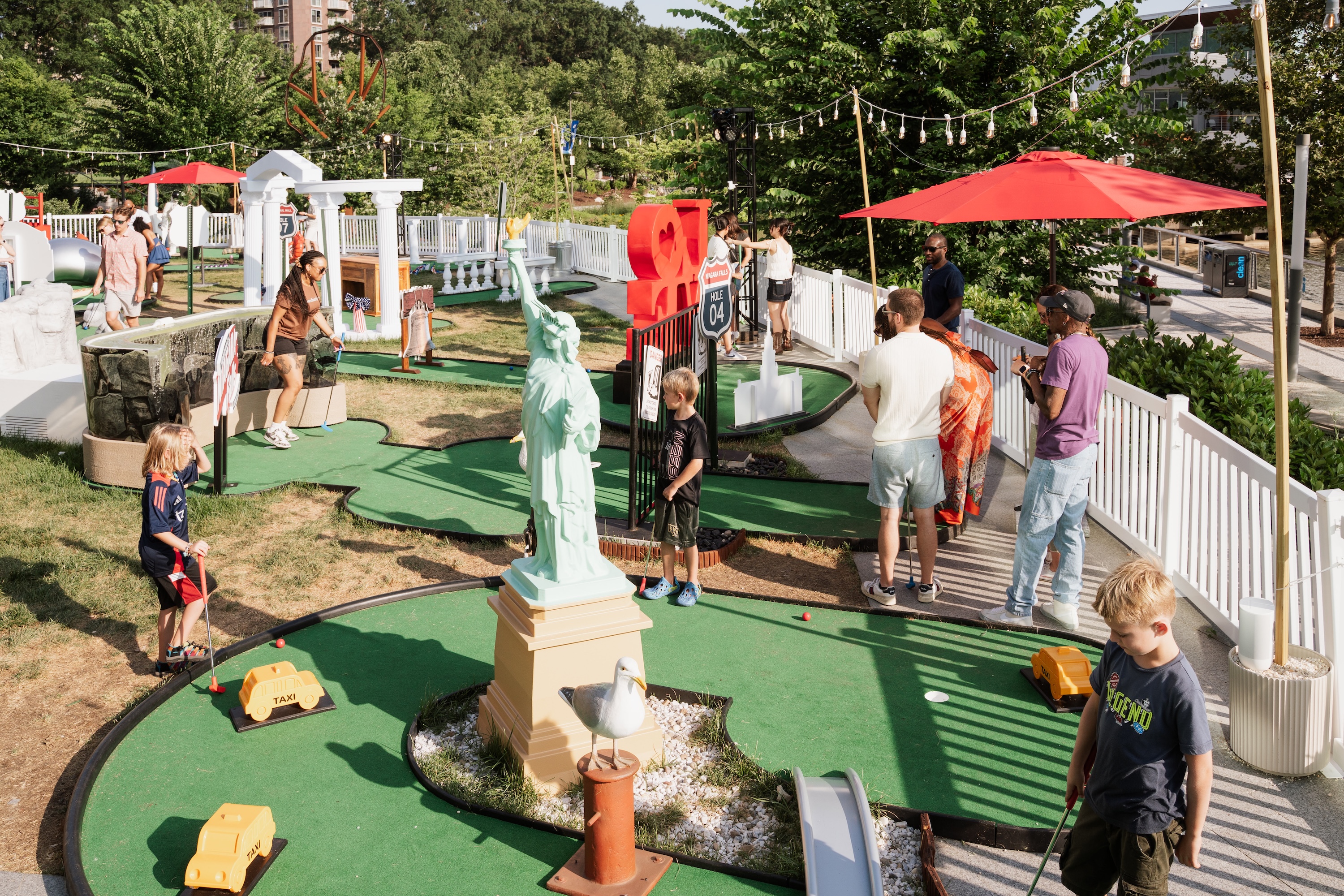 Mini golf course