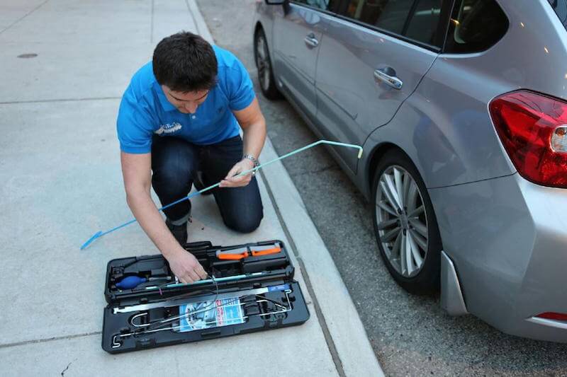 680f49f2aff70c7e76846b39_Locksmith_auto-lock.jpg