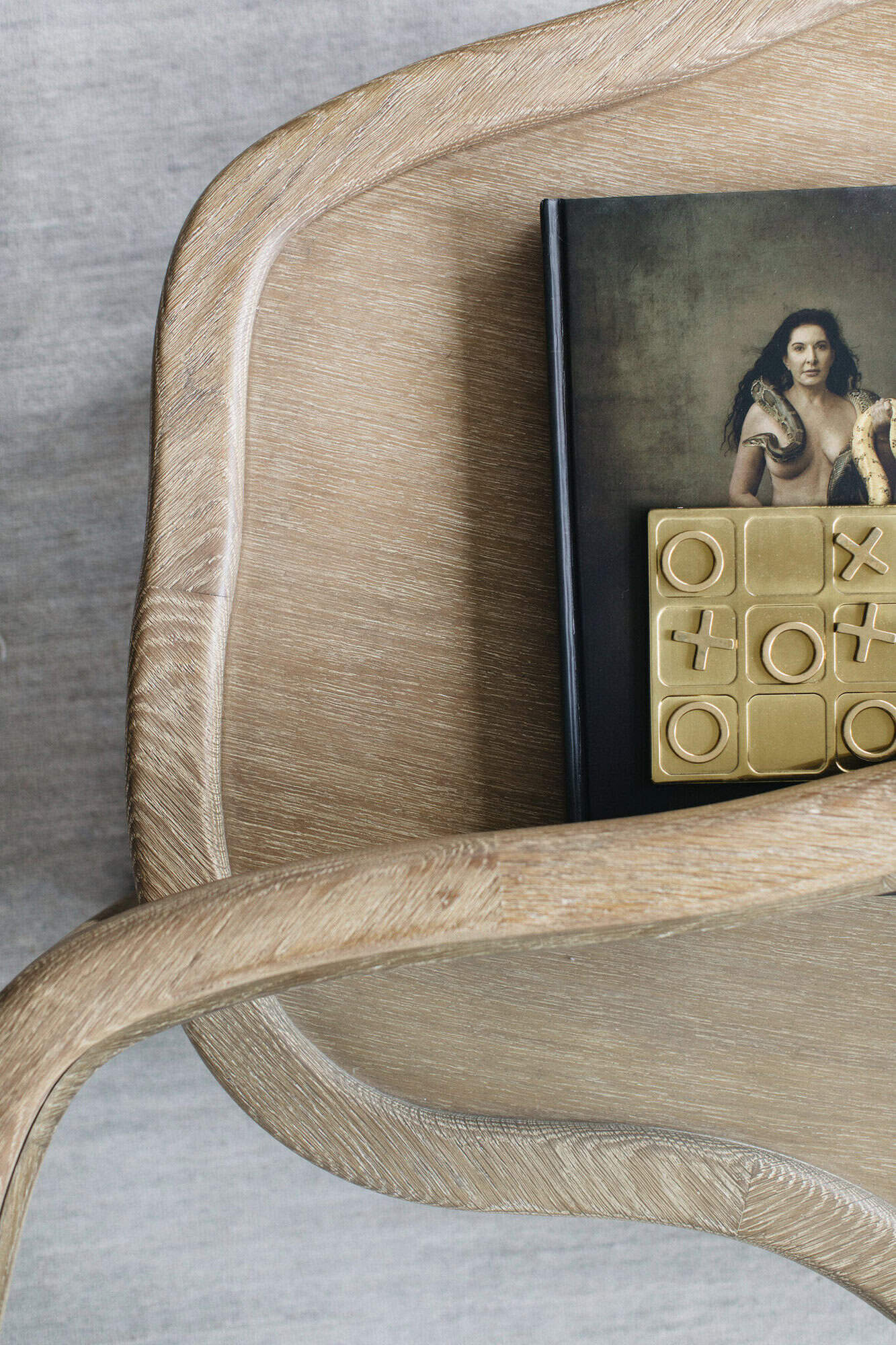 contemporary-living-room-coffee-table-detail