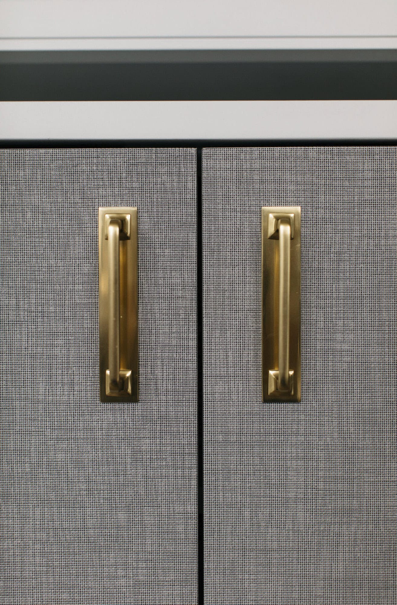 contemporary-home-living-roon-console-table-detail