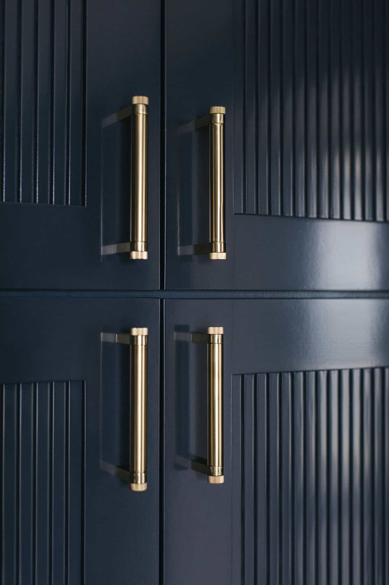 contemporary-family-room-built-in