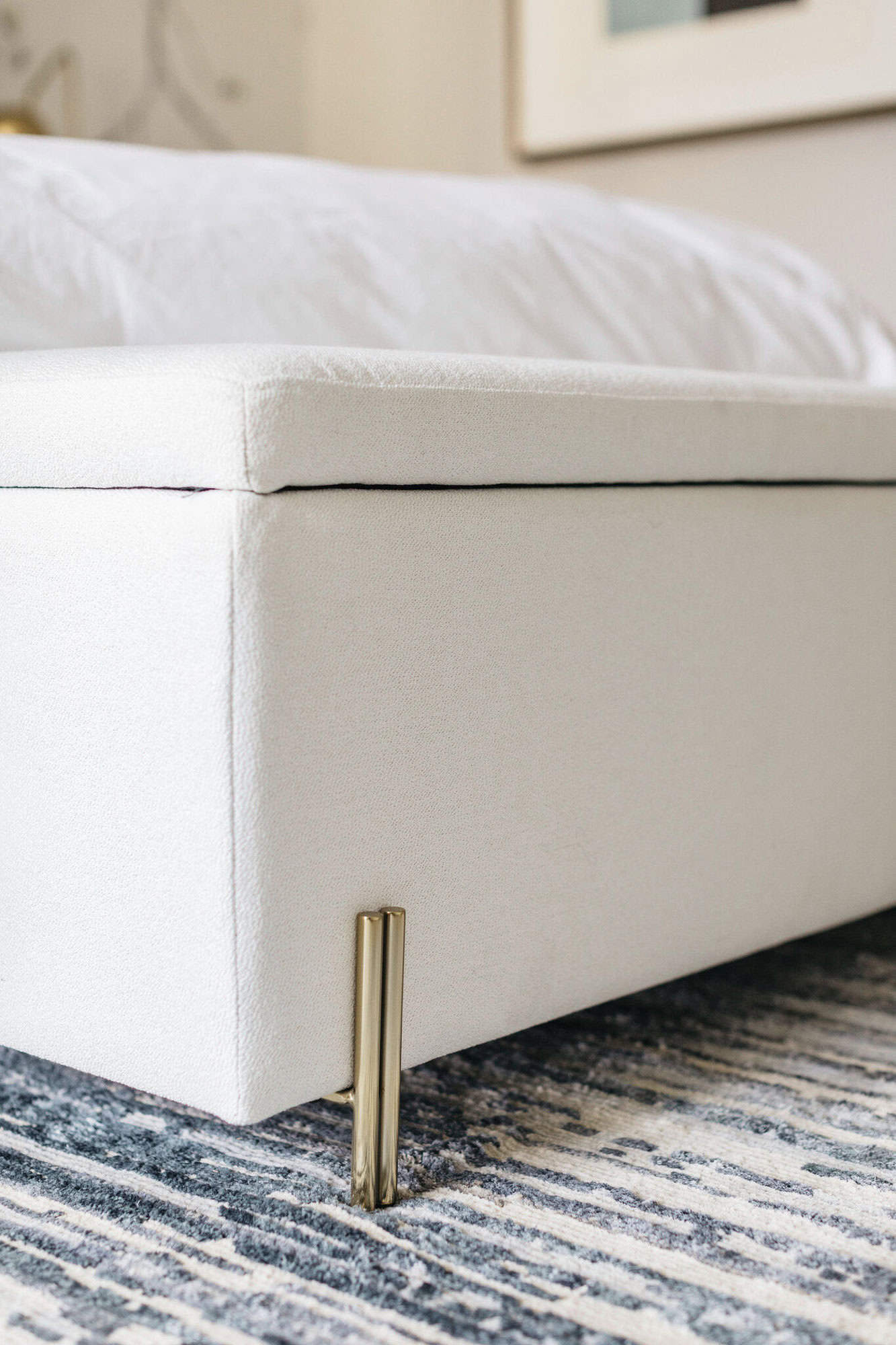 contemporary-bedroom-bench-detail