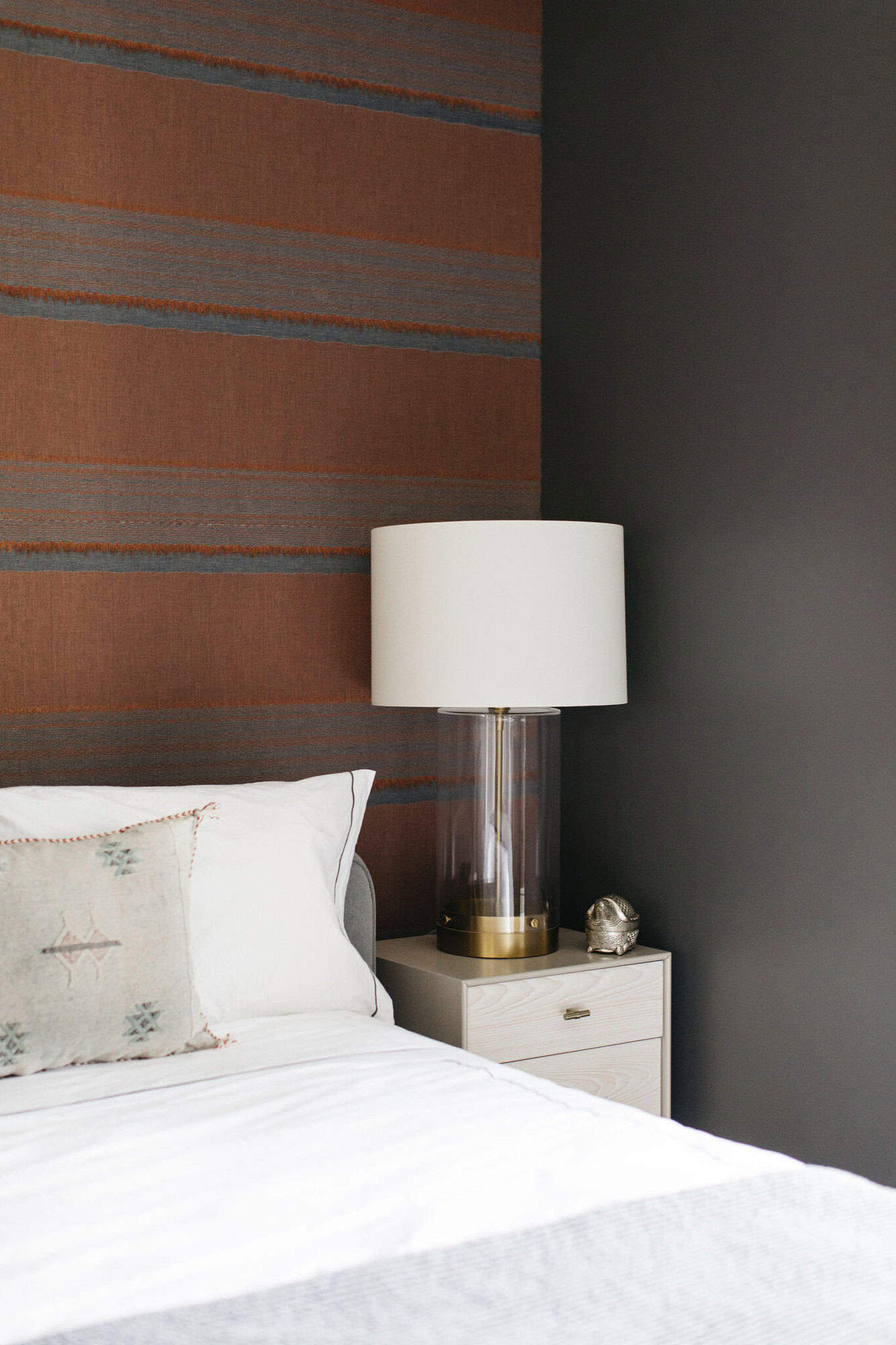 contemporary-bedroom